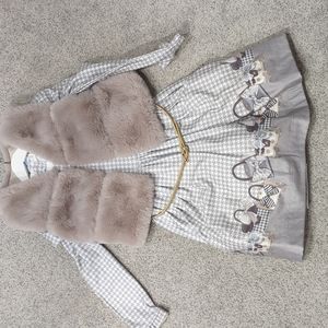 Girls dress with belt and faux fur vest.